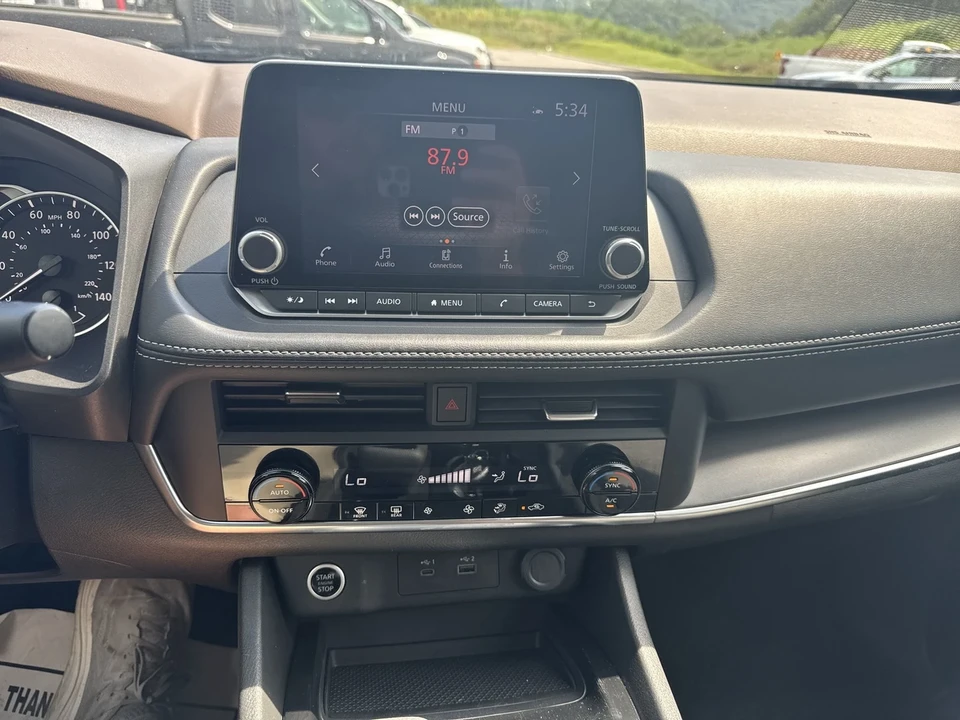 2023 Nissan Rogue - Image 16 of 21