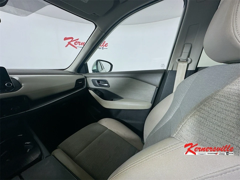 2023 Nissan Rogue - Image 11 of 21