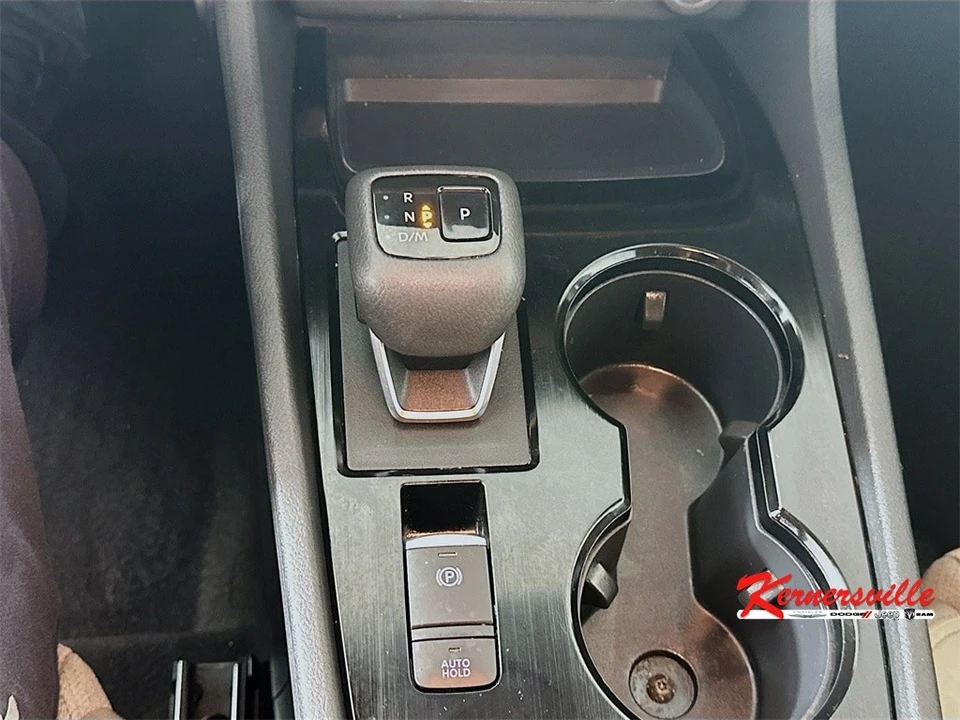 2023 Nissan Rogue - Image 16 of 21