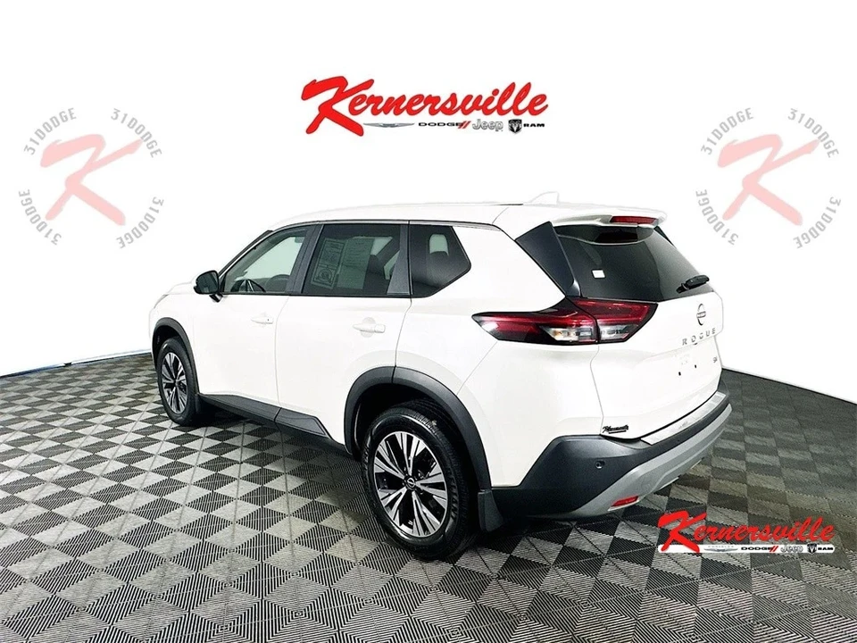 2023 Nissan Rogue - Image 5 of 12