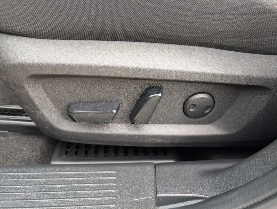 2023 Nissan Rogue - Image 9 of 21