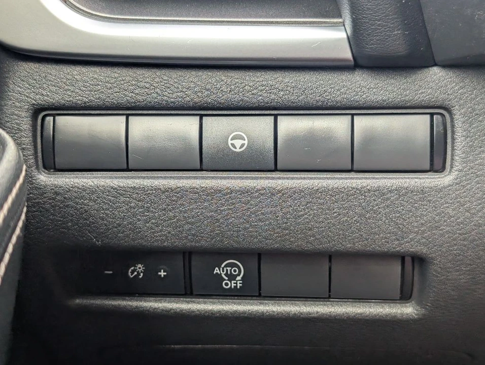 2023 Nissan Rogue - Image 14 of 21