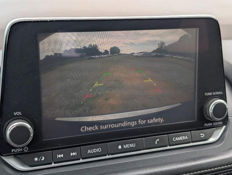 2023 Nissan Rogue - Image 18 of 24