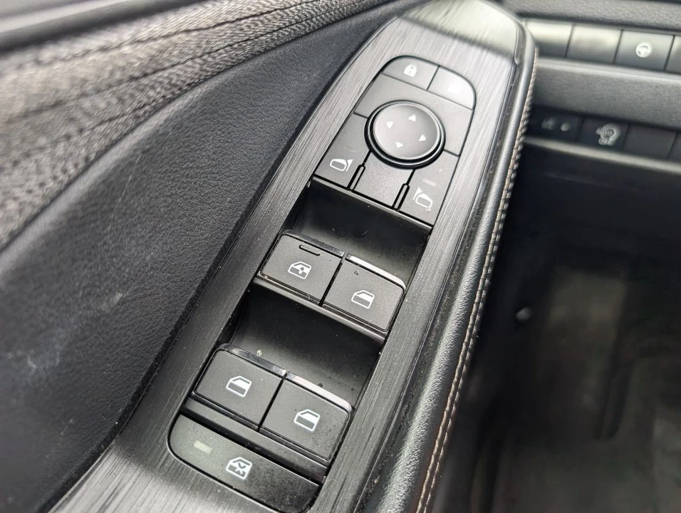2023 Nissan Rogue - Image 13 of 21