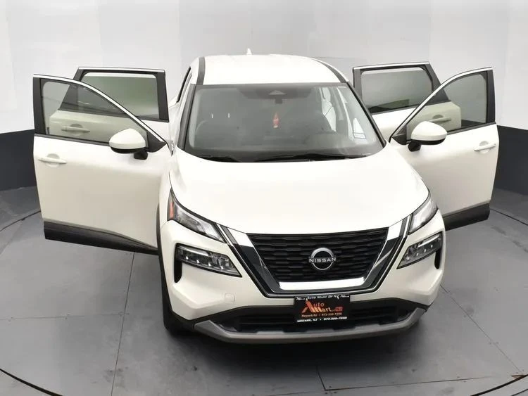 2023 Nissan Rogue - Image 10 of 12