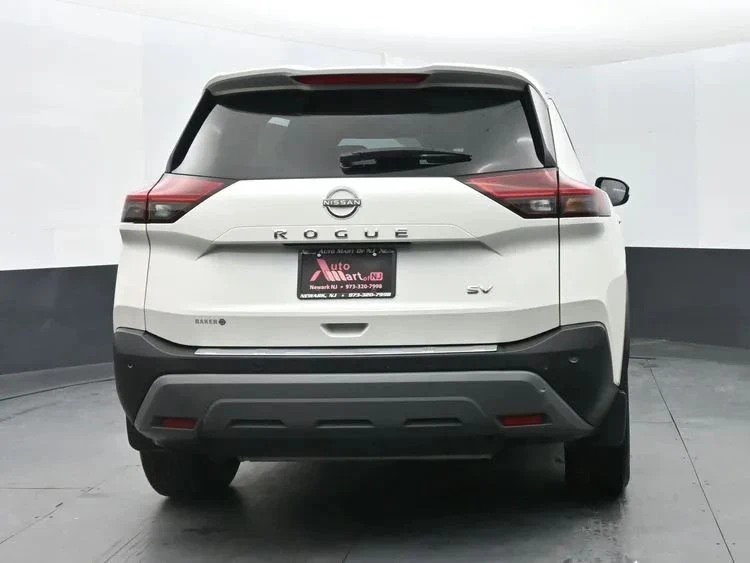 2023 Nissan Rogue - Image 8 of 12
