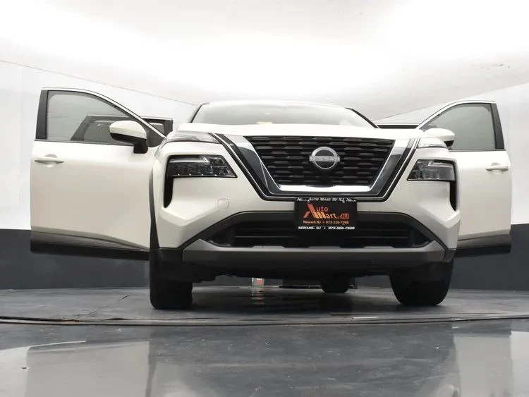 2023 Nissan Rogue - Image 11 of 12
