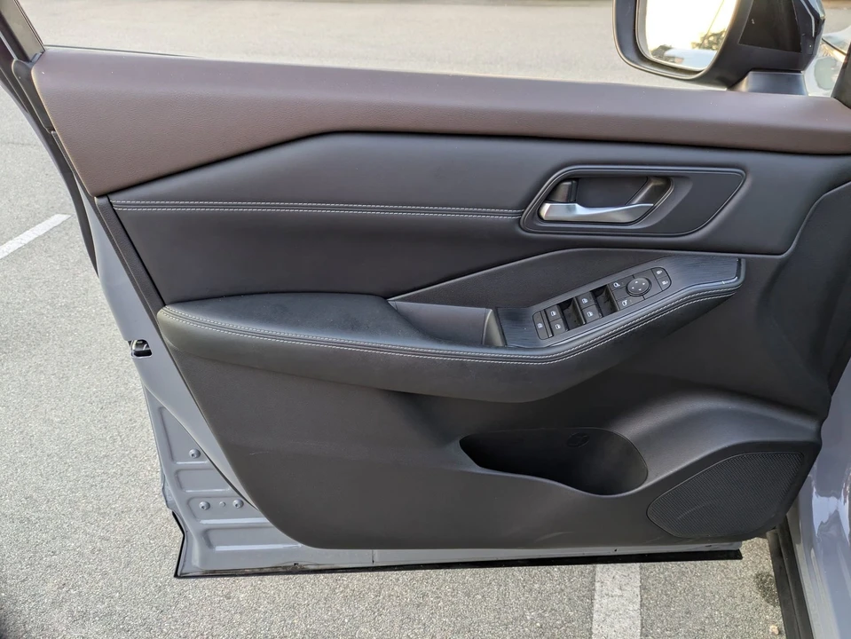 2023 Nissan Rogue - Image 15 of 21