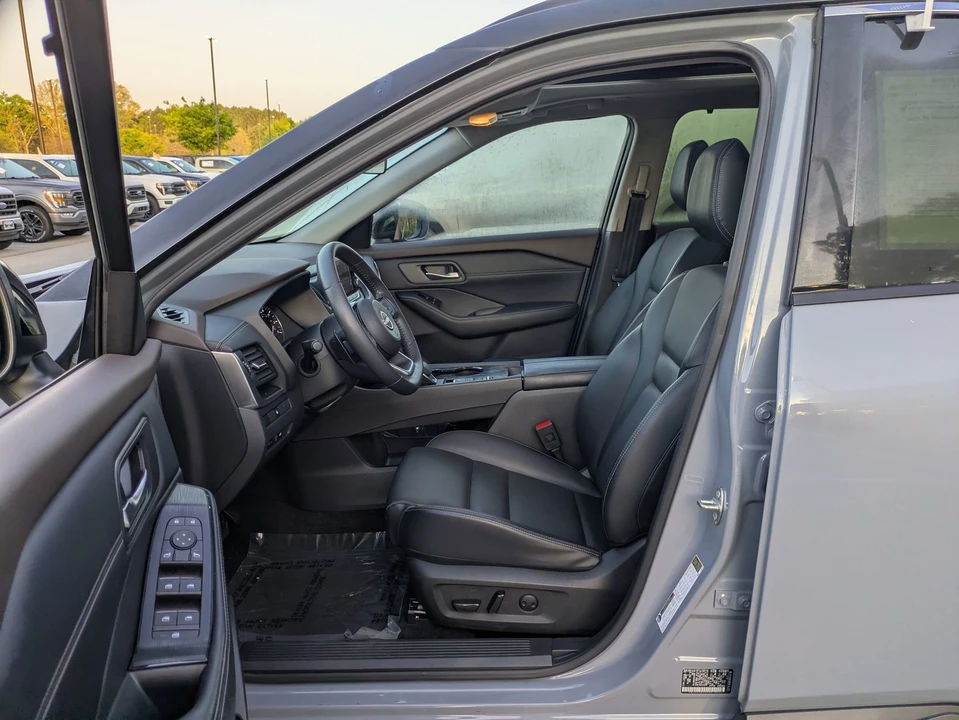 2023 Nissan Rogue - Image 12 of 21