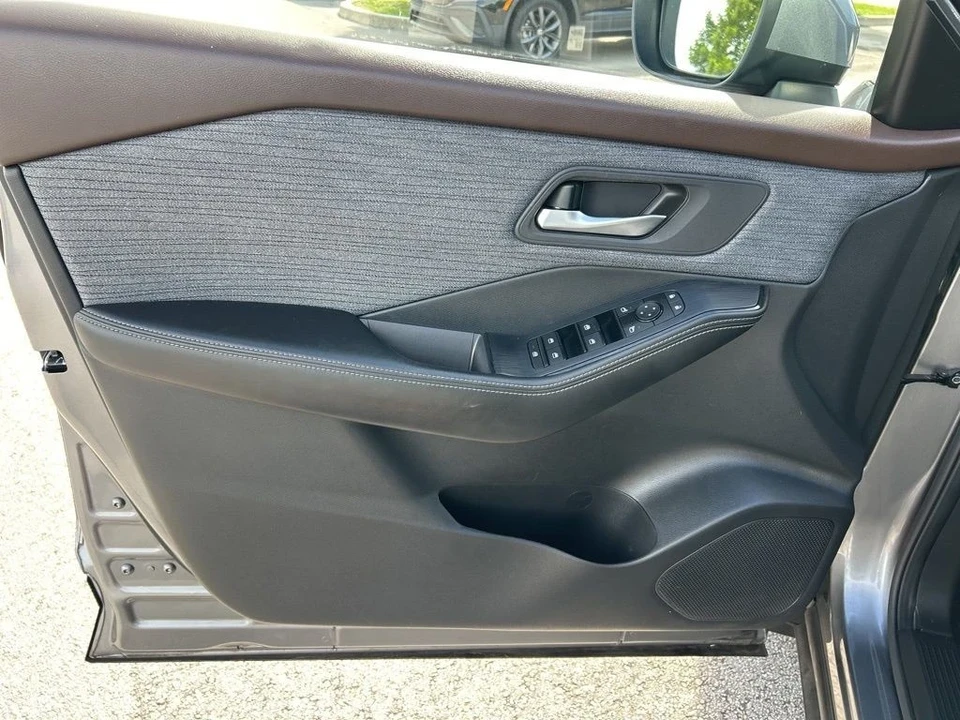 2023 Nissan Rogue - Image 11 of 12