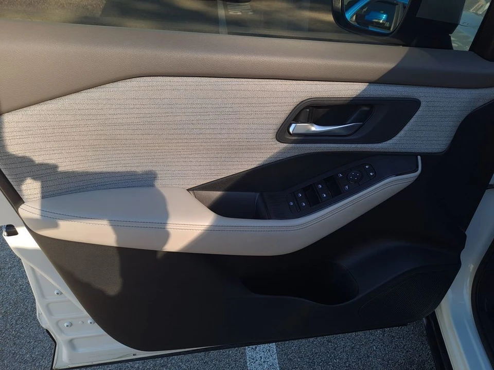 2023 Nissan Rogue - Image 11 of 12