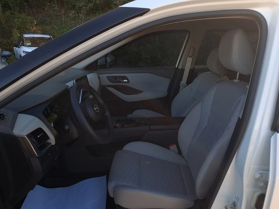 2023 Nissan Rogue - Image 10 of 12