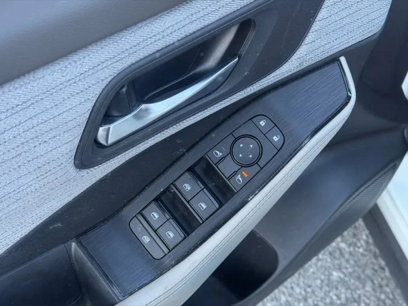 2023 Nissan Rogue - Image 10 of 12