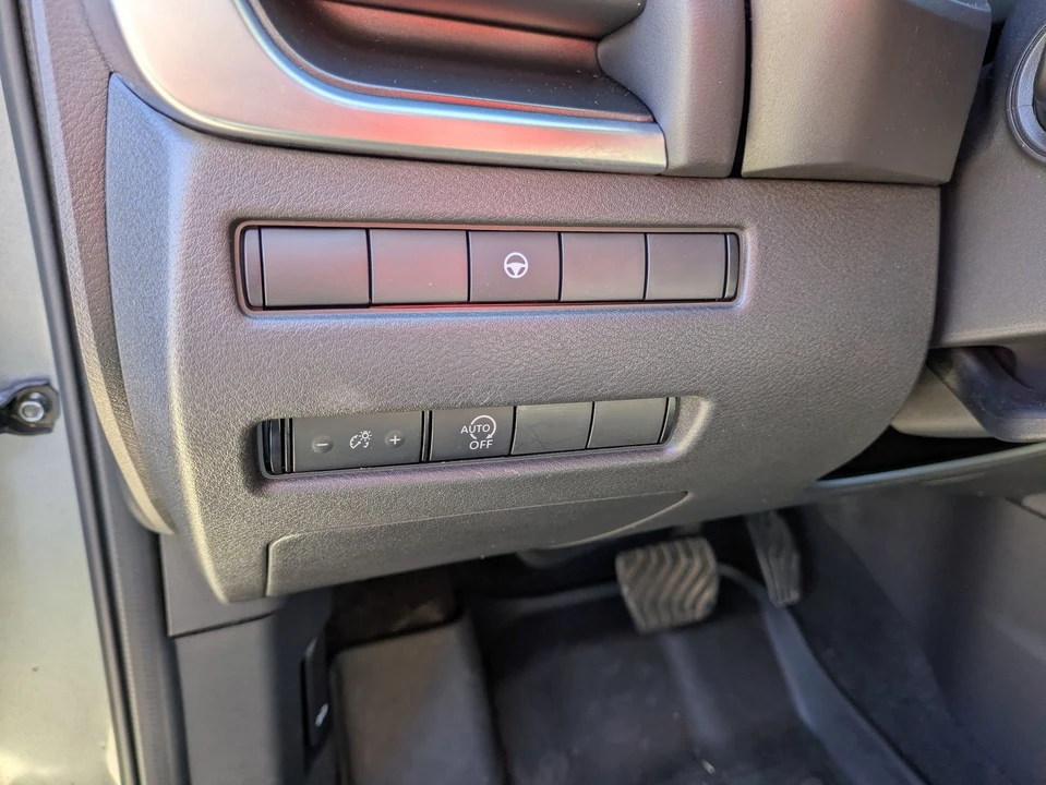 2023 Nissan Rogue - Image 17 of 21