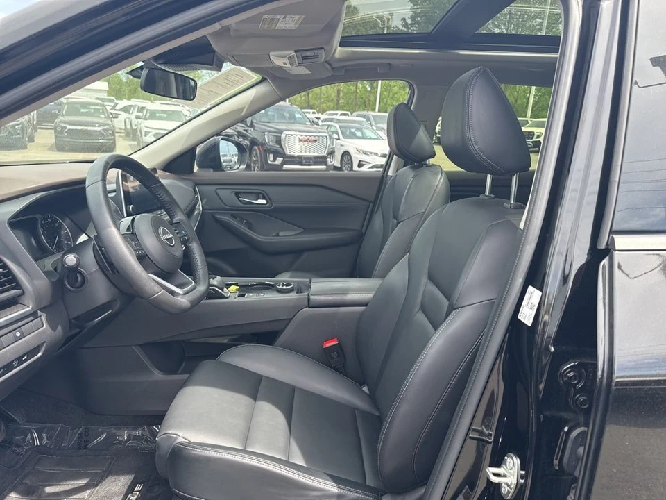 2023 Nissan Rogue - Image 9 of 21