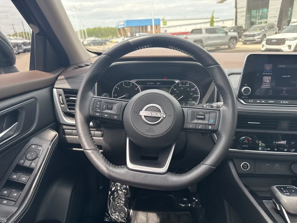2023 Nissan Rogue - Image 15 of 21