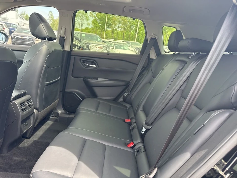 2023 Nissan Rogue - Image 12 of 21