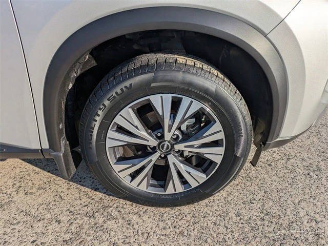 2023 Nissan Rogue - Image 11 of 21
