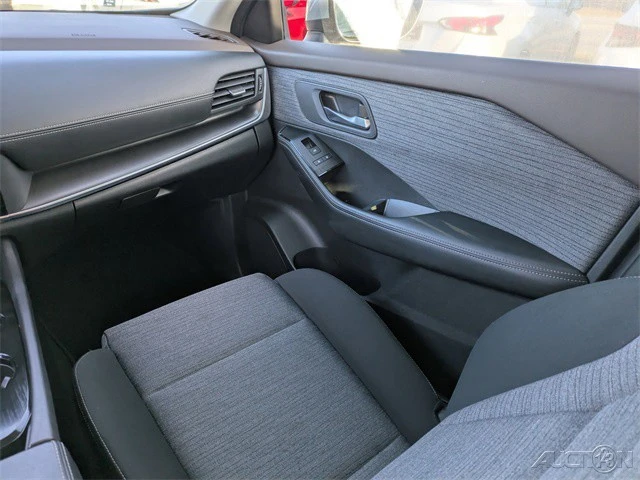 2023 Nissan Rogue - Image 17 of 21