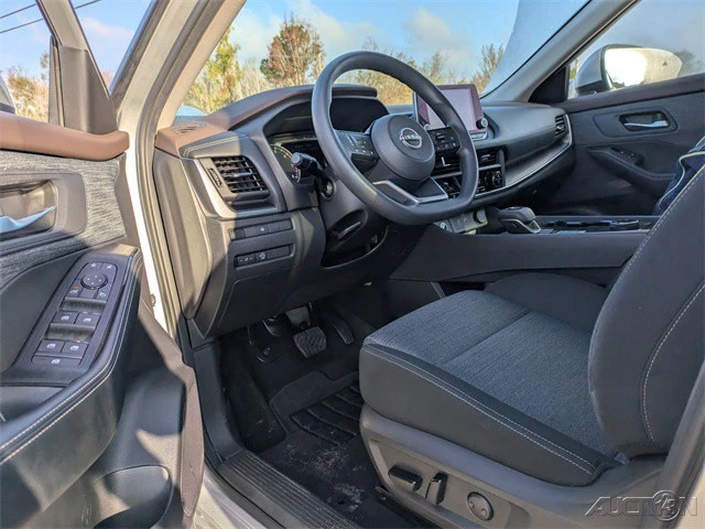 2023 Nissan Rogue - Image 20 of 21