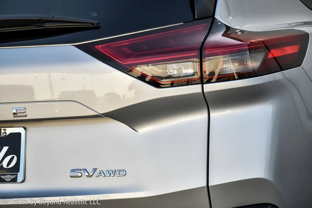2023 Nissan Rogue - Image 16 of 21