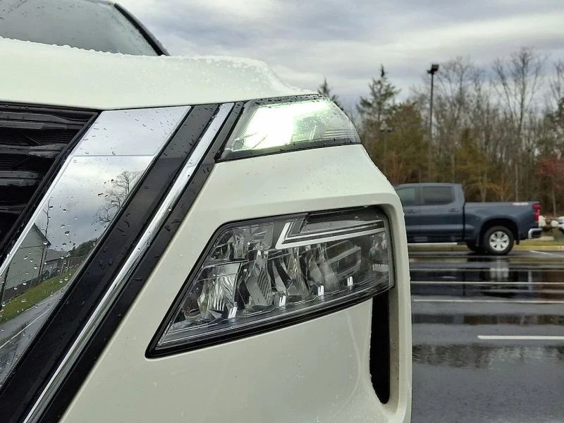 2023 Nissan Rogue - Image 9 of 12