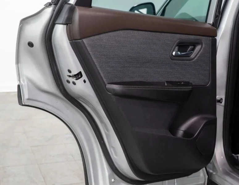 2023 Nissan Rogue - Image 8 of 12