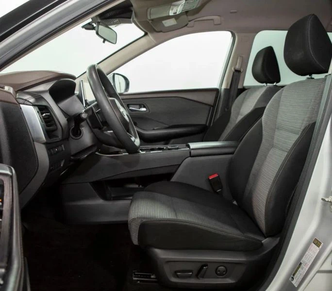 2023 Nissan Rogue - Image 7 of 12