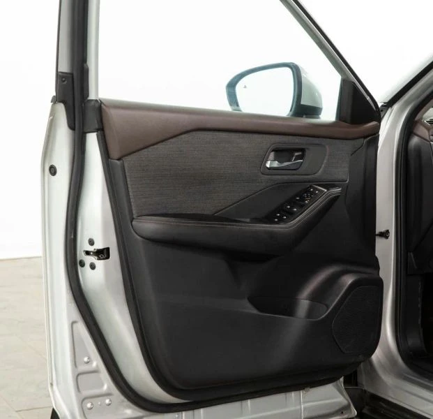 2023 Nissan Rogue - Image 6 of 12
