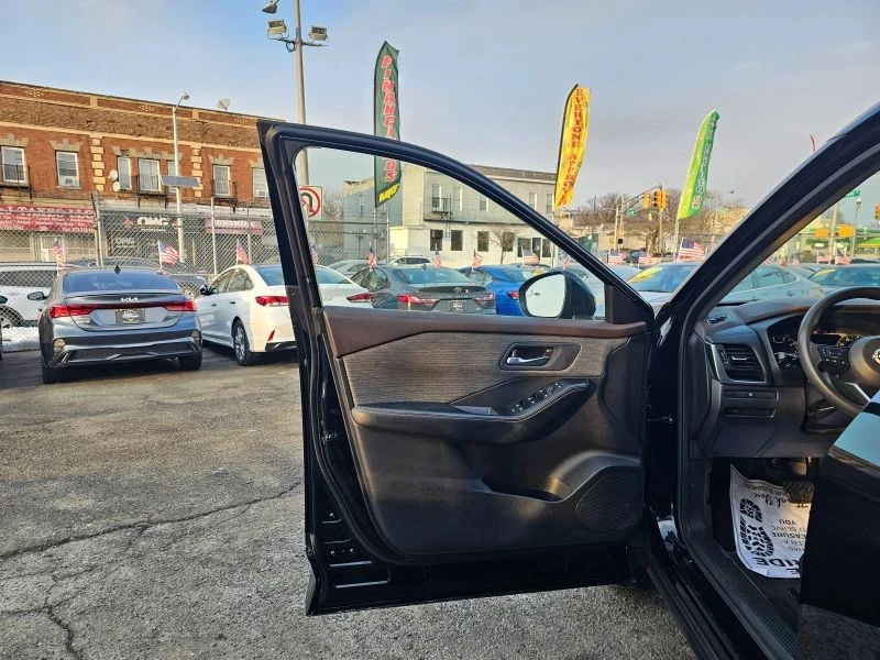 2023 Nissan Rogue - Image 9 of 12