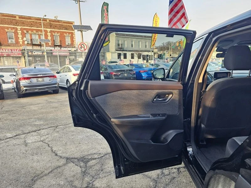 2023 Nissan Rogue - Image 10 of 12