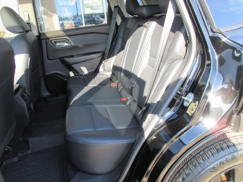 2023 Nissan Rogue - Image 12 of 20