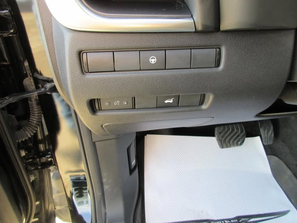 2023 Nissan Rogue - Image 14 of 20