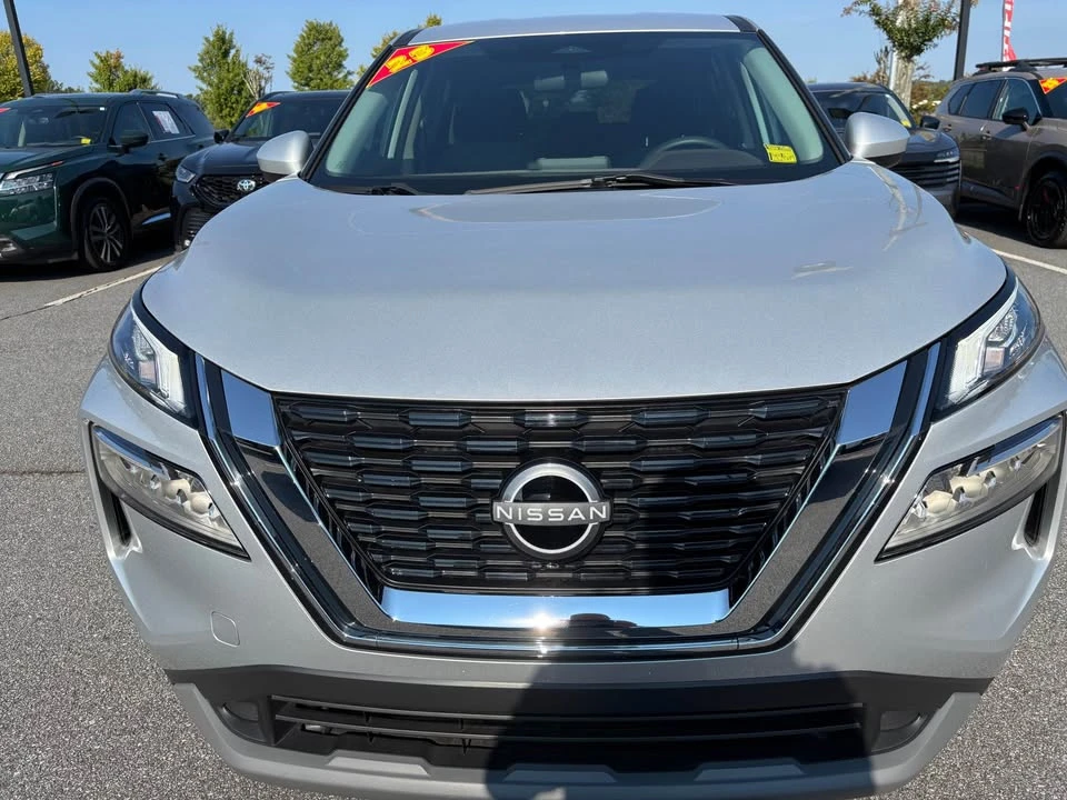 2023 Nissan Rogue - Image 2 of 10