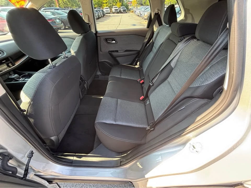 2023 Nissan Rogue - Image 7 of 10