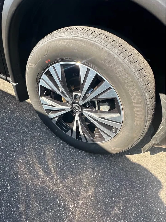 2023 Nissan Rogue - Image 3 of 6