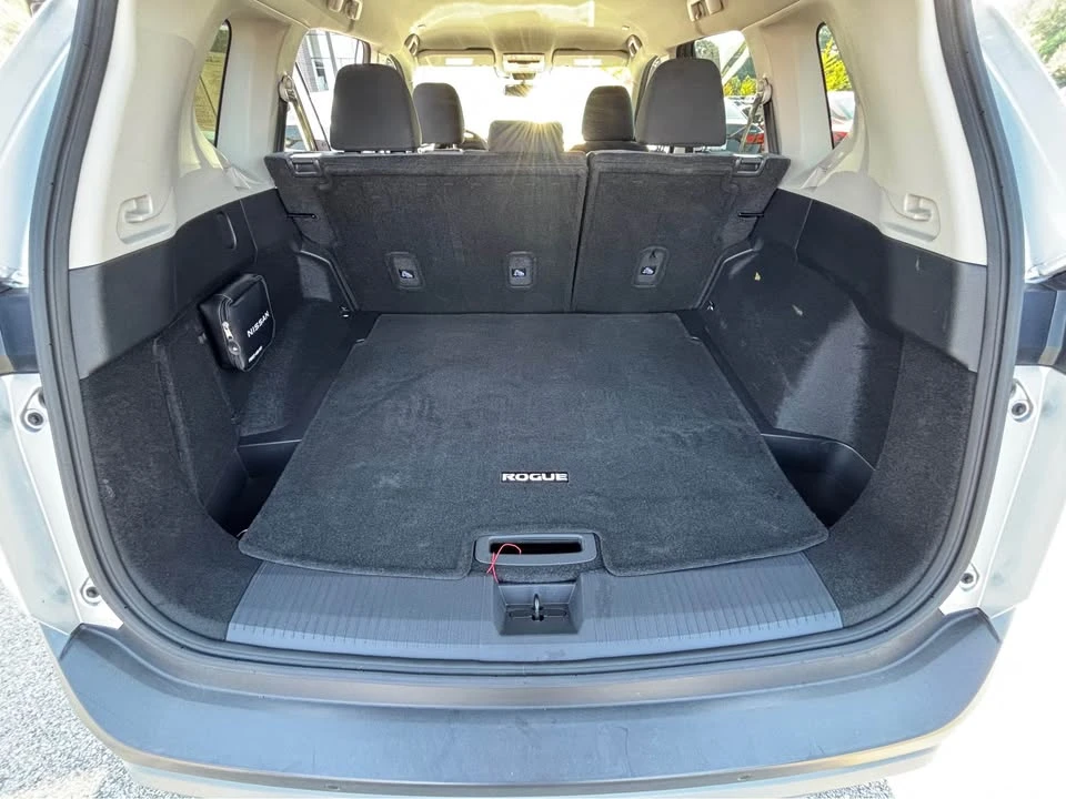 2023 Nissan Rogue - Image 9 of 10
