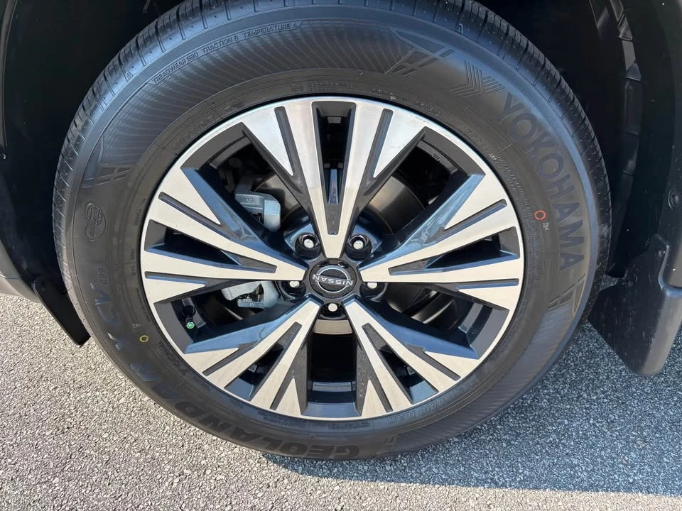 2023 Nissan Rogue - Image 4 of 10