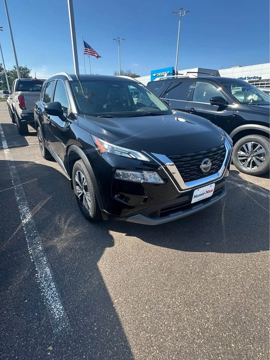 2023 Nissan Rogue - Image 2 of 6