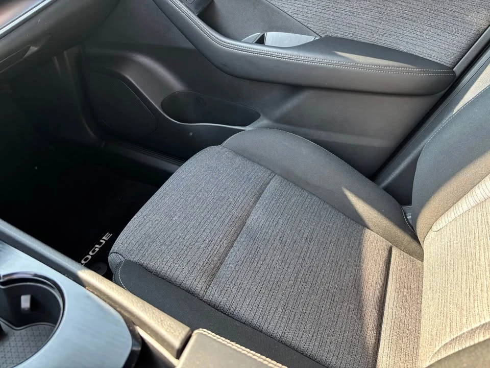2023 Nissan Rogue - Image 6 of 10