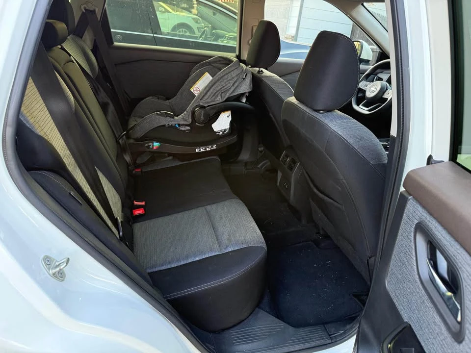 2023 Nissan Rogue - Image 9 of 10