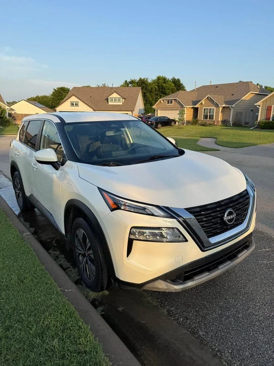 2023 Nissan Rogue - Image 3 of 10