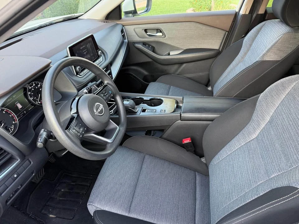 2023 Nissan Rogue - Image 7 of 10