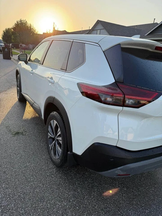 2023 Nissan Rogue - Image 4 of 10