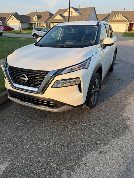 2023 Nissan Rogue - Image 2 of 10