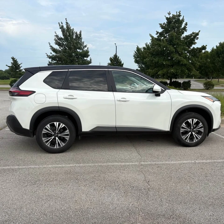 2023 Nissan Rogue - Image 7 of 16