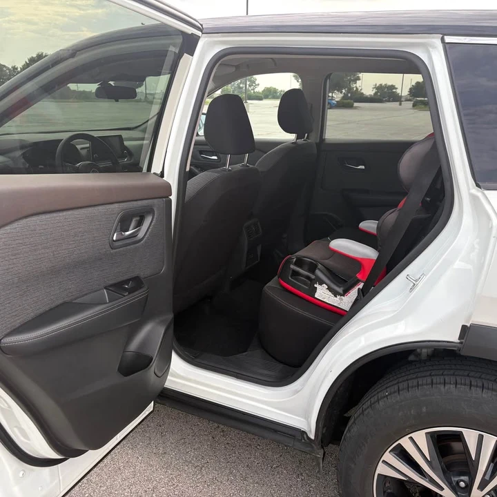 2023 Nissan Rogue - Image 11 of 16