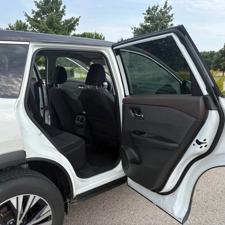 2023 Nissan Rogue - Image 12 of 16