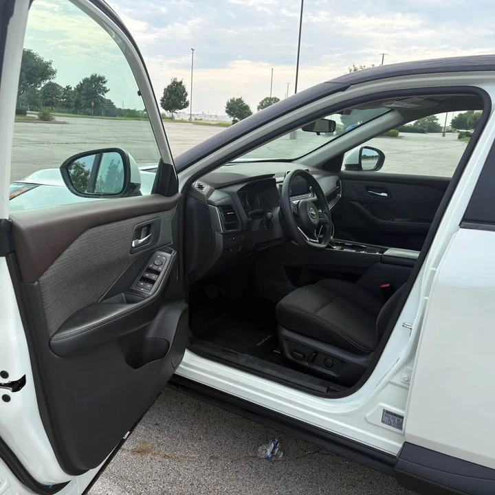 2023 Nissan Rogue - Image 8 of 16