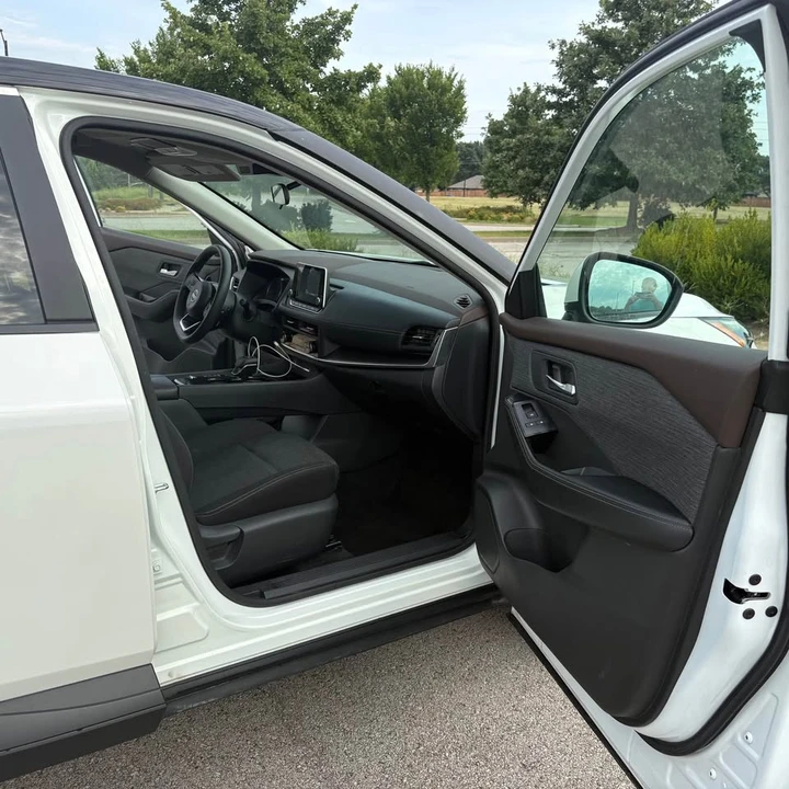 2023 Nissan Rogue - Image 13 of 16